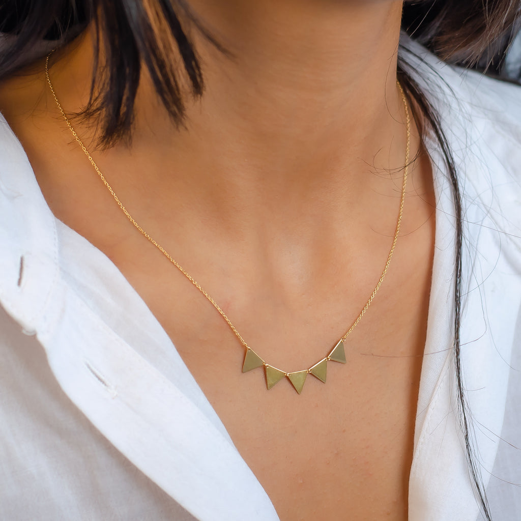 TRENDY TRIANGLES GOLD NECKLACE