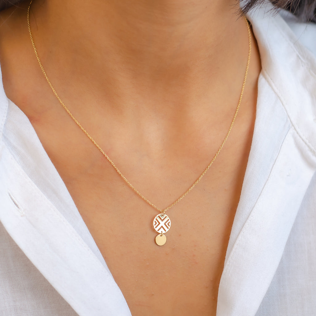 ENGRAVED ATTACHED CIRCLE GOLD NECKLACE
