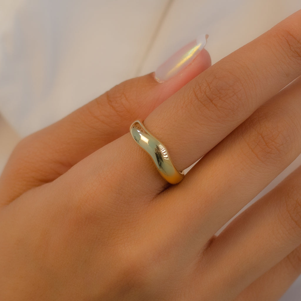PUFFY WAVE GOLD RING