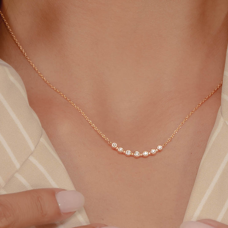 LINE OF CIRCLE DIAMOND NECKLACE