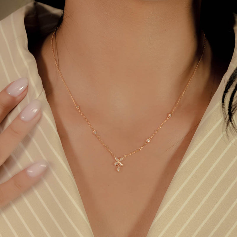 SPARKLING STAR DIAMOND NECKLACE