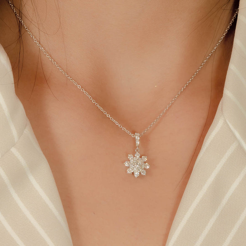 FLOWER PENDANT DIAMOND NECKLACE