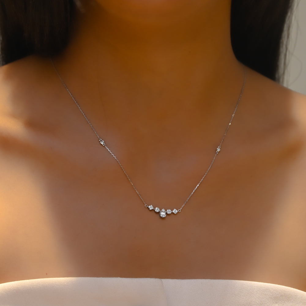 WHITE (1.74 GM, 0.23 CT)