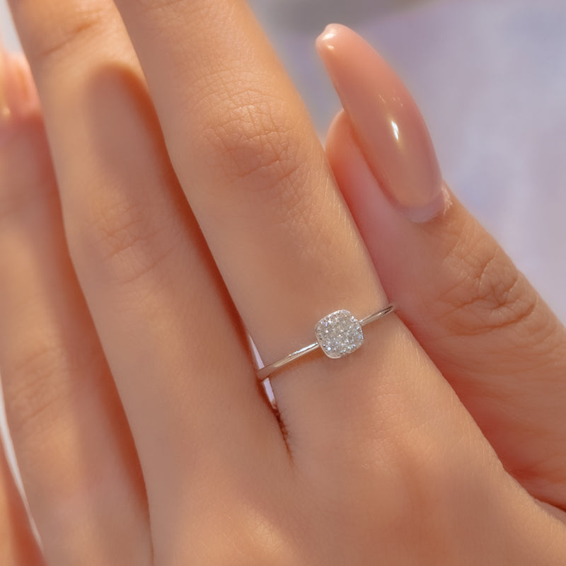CLASSIC SQUARE DIAMOND RING