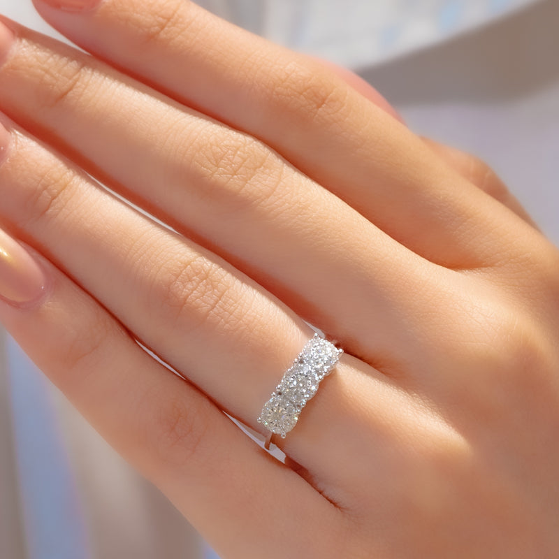 TRIO ROUND SHAPED DIAMOND RING