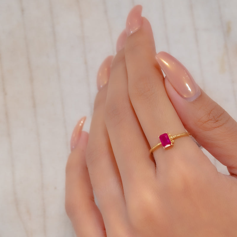 BEADED RECTANGLE STONE GOLD RING