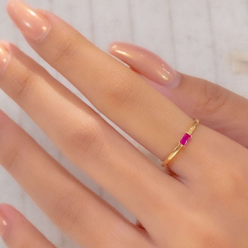 LITTLE STONED RECTANGLE GOLD RING