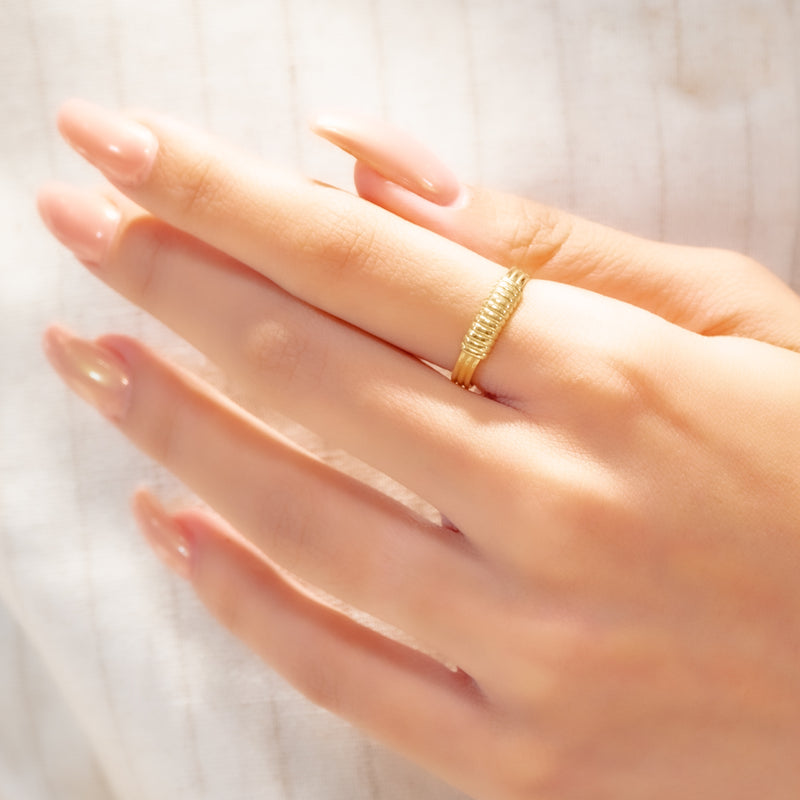 TWISTED TRIO BANDS GOLD RING