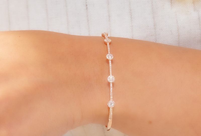 STUNNING ROUNDS BANGLE DIAMOND BRACELET