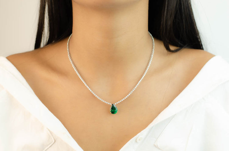 LUXE RADIANCE EMERALD DIAMOND NECKLACE