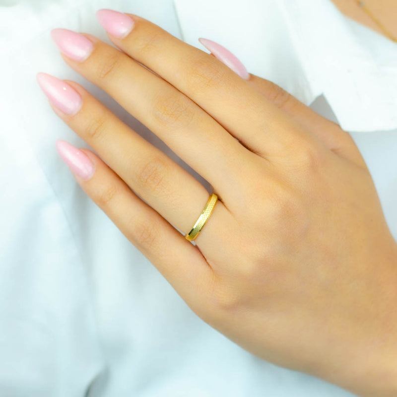 BEVELED EDGE BAND GOLD RING