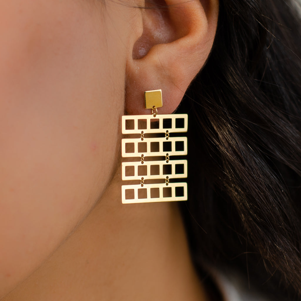 OPEN SQUARE CASCADE STUD GOLD EARRING
