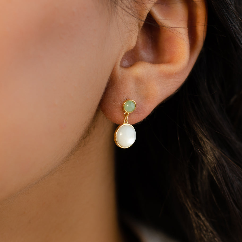 CLASSIC MOTHER OF PEARL STUD GOLD EARRING