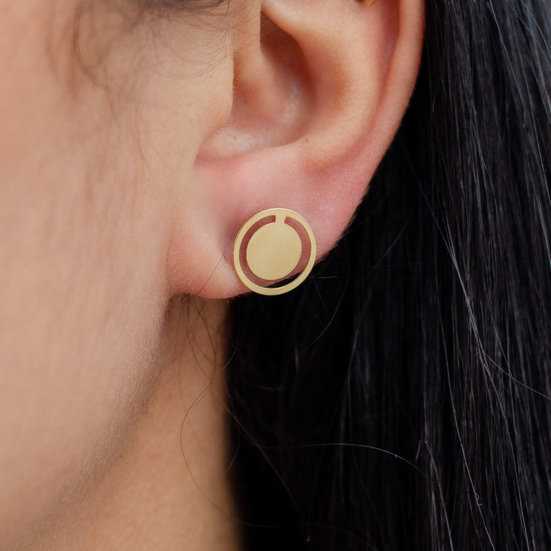 DOUBLE ENGRAVED CIRCLES STUD GOLD EARRING