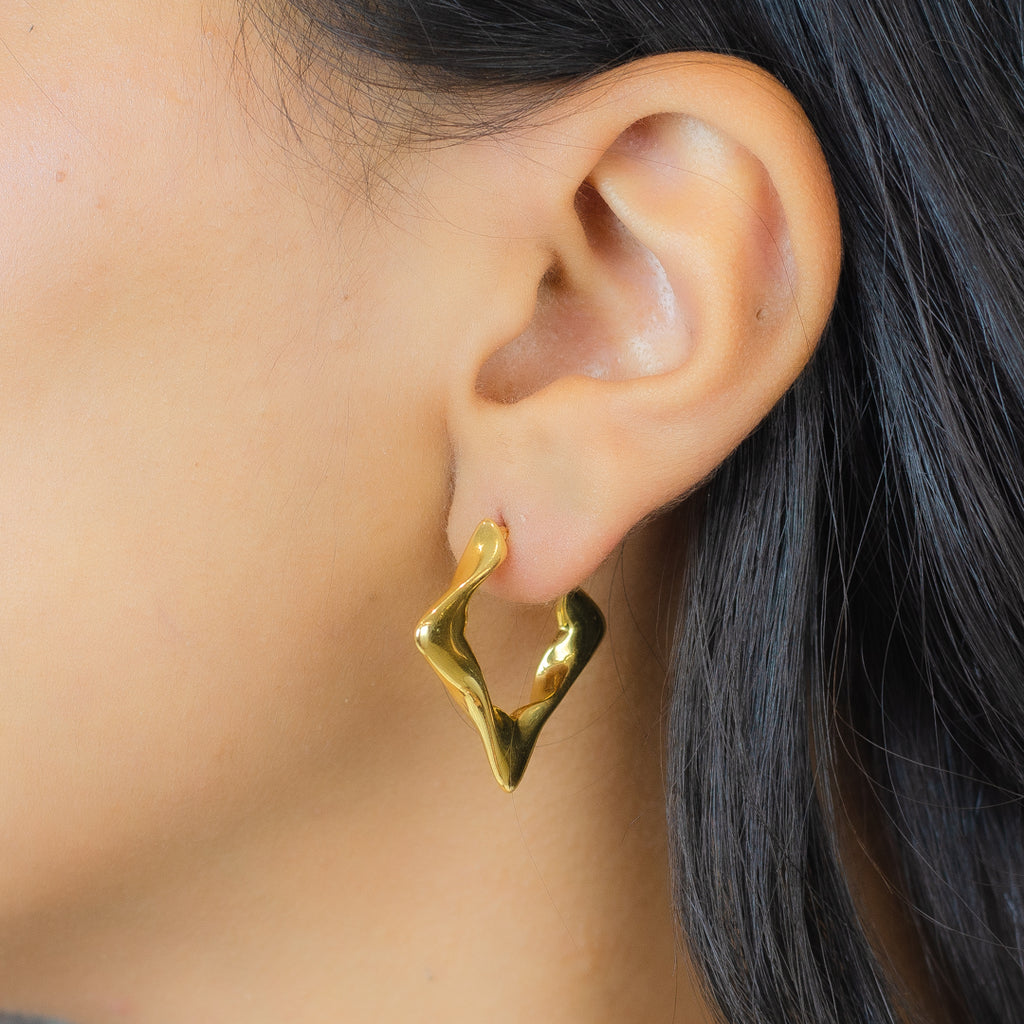 LOOPED RHOMBUS CLIP-ON GOLD EARRING