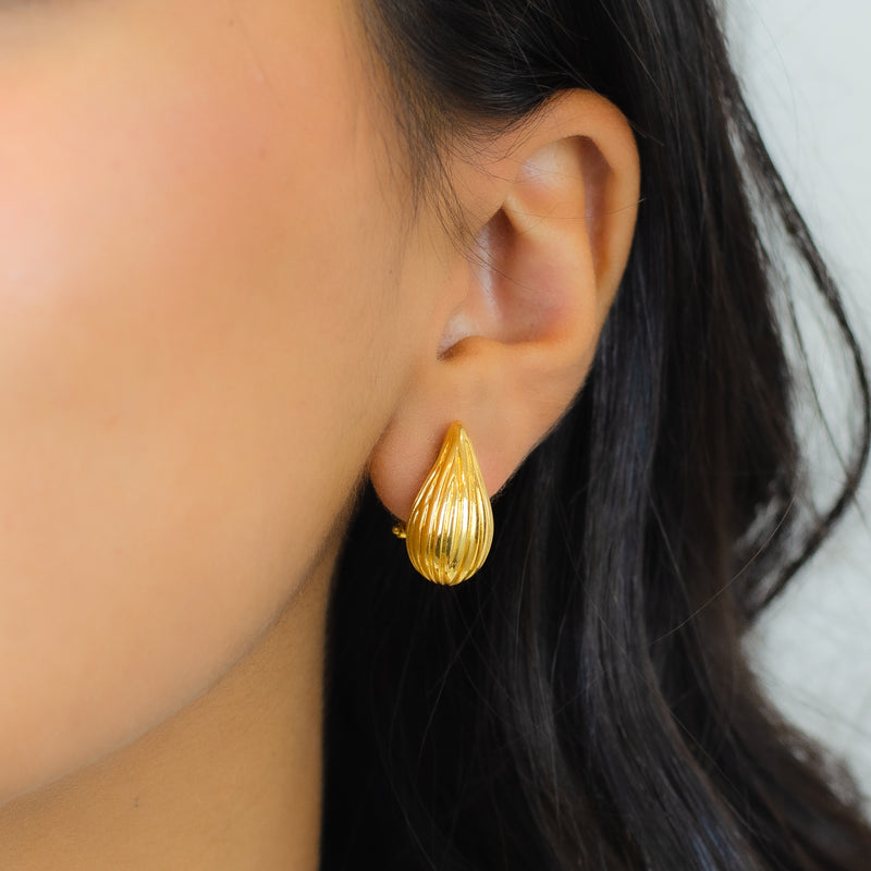 RIPPED TEARDROP CLIP-ON GOLD EARRING