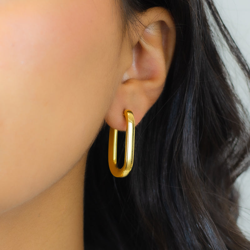 OVAL HOOP GOLD EARRING