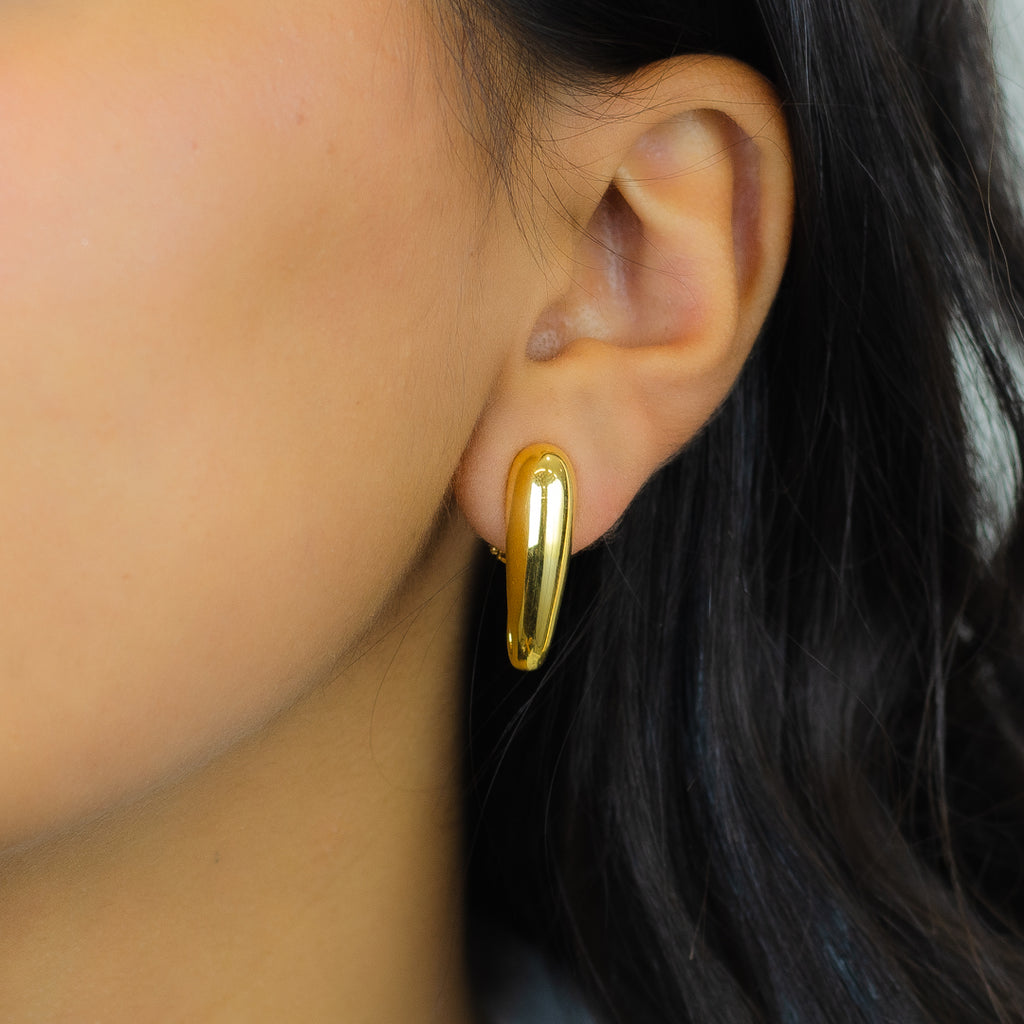 LITTLE PUFFY BAR CLIP-ON GOLD EARRING