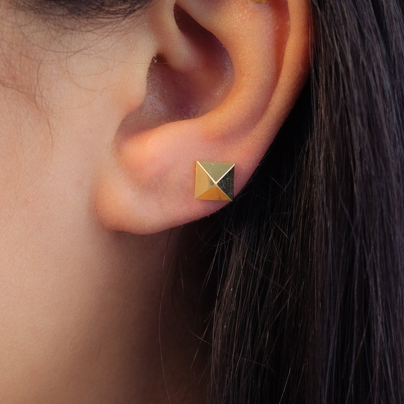 PROMINENT TRIANGLE STUD GOLD EARRING