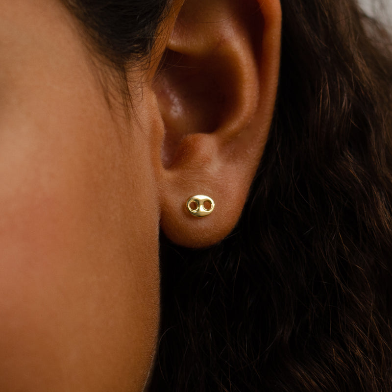 TINY LINK GOLD STUD GOLD EARRING