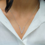 V-SHAPE ROUND STONES DIAMOND NECKLACE