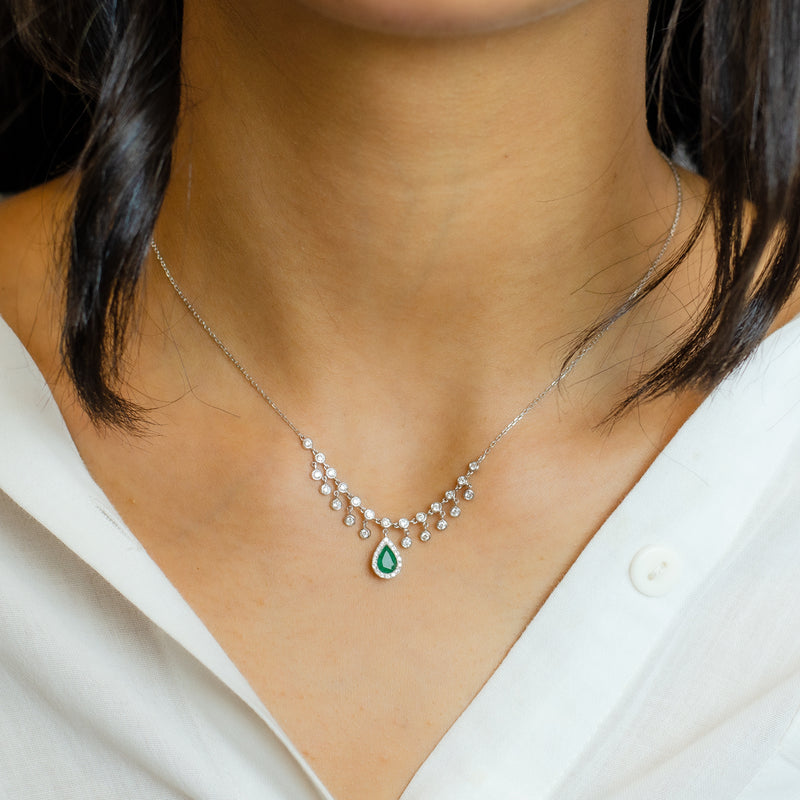 ELEGANT EMERALD GREEN TEARDROP DIAMOND NECKLACE