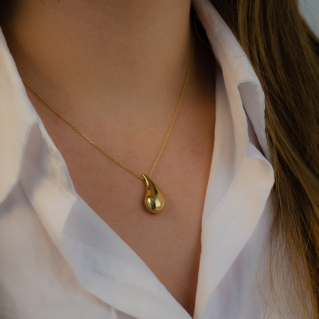 HUGGY TEARDROP GOLD NECKLACE