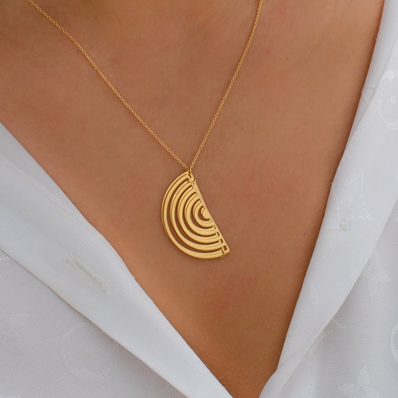 FOLDED ENGRAVED CIRCLE GOLD NECKLACE