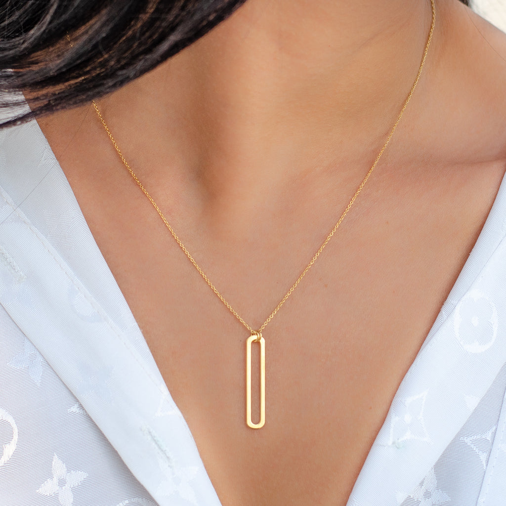 OPEN CURVED SHAPE GOLD NECKLACE