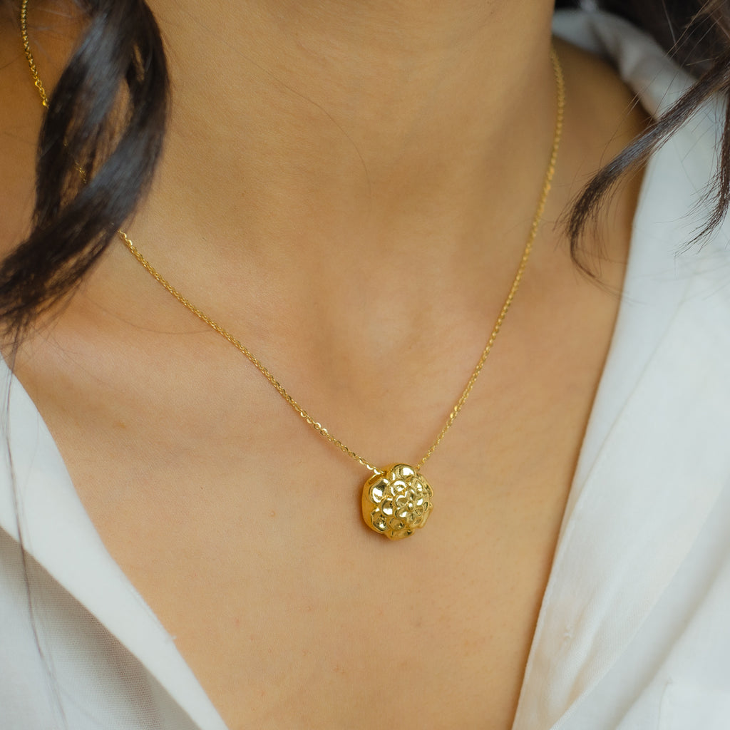 PUFFY FLOWER PENDANT GOLD NECKLACE