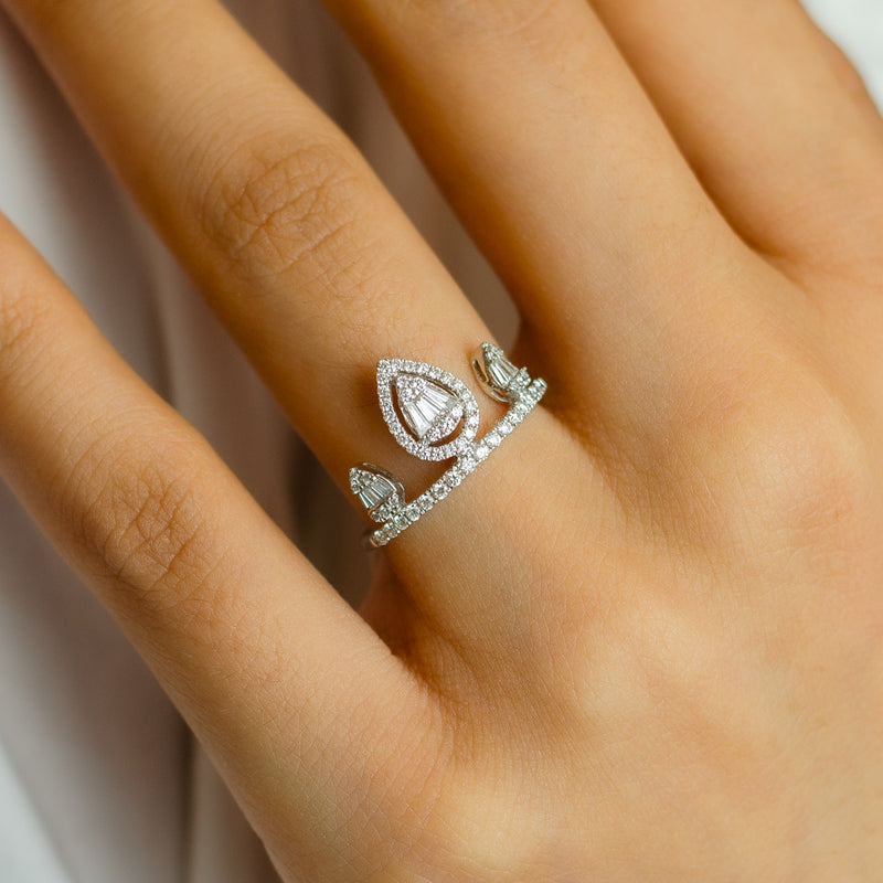 TRIPLE PEAR-SHAPE DIAMOND RING