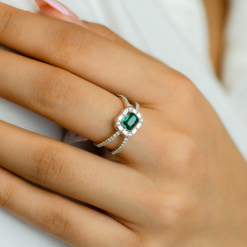 X-SHAPED EMERALD DIAMOND RING