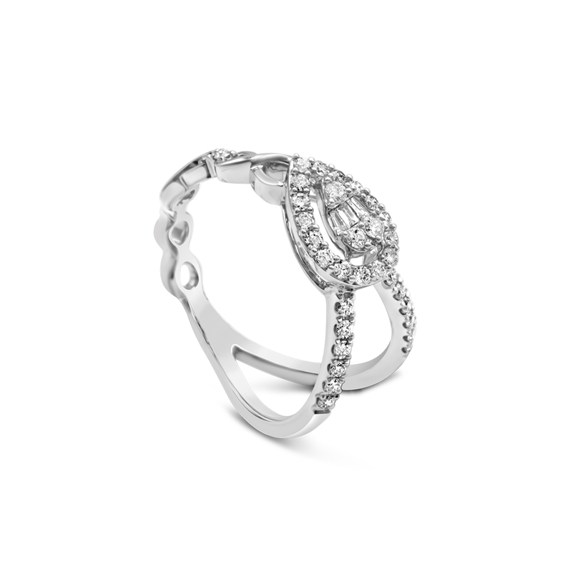 ELEGANT INTERLOCKED DIAMOND RING