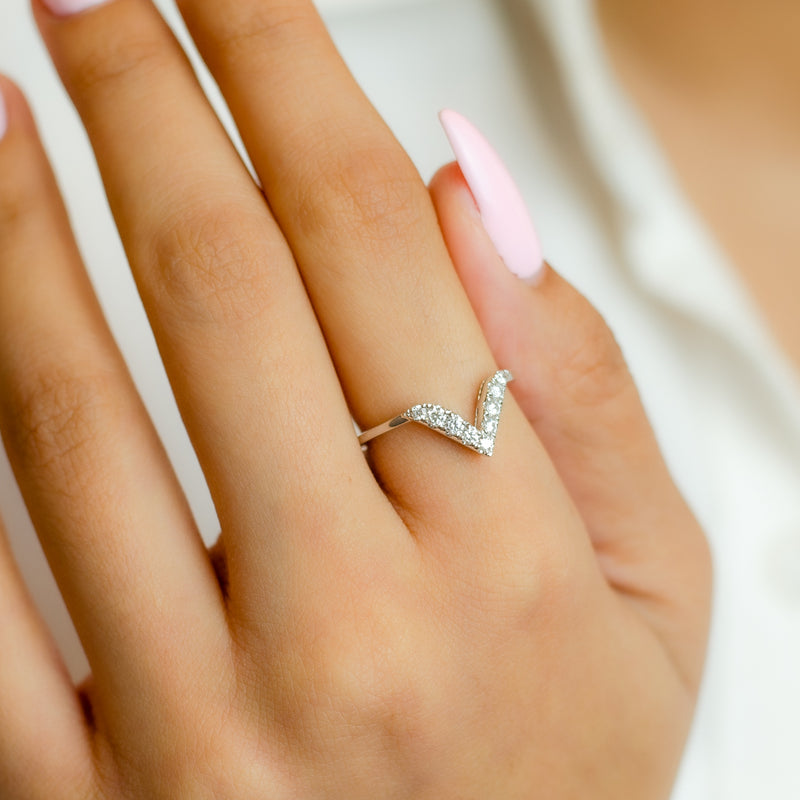 GLAM V-SHAPE DIAMOND RING