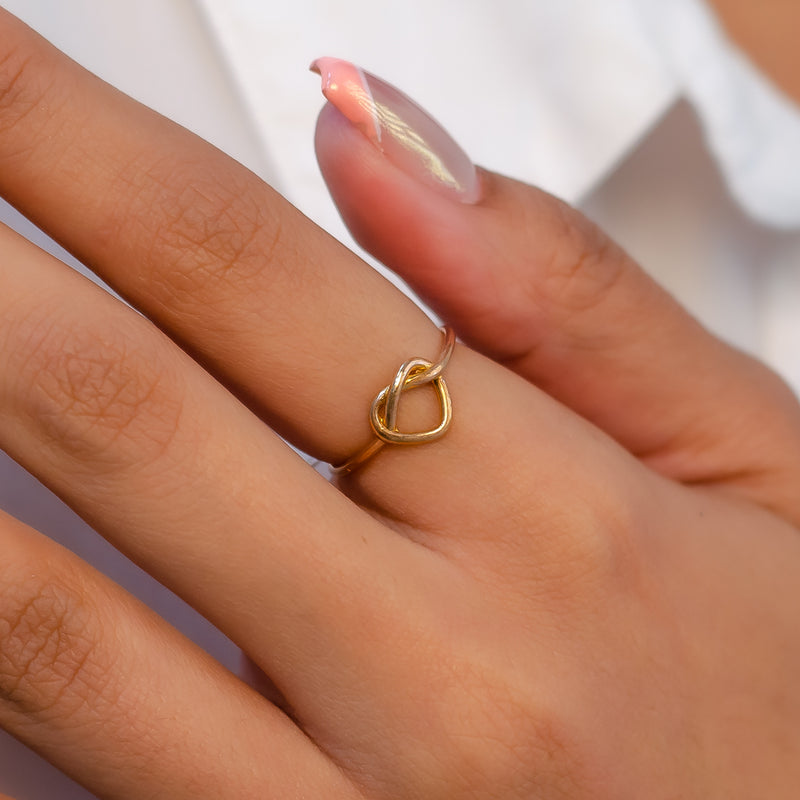 SHINNY GOUGE HEART SHAPED GOLD RING