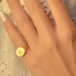 PLAIN LETTERS SIGNET GOLD RING