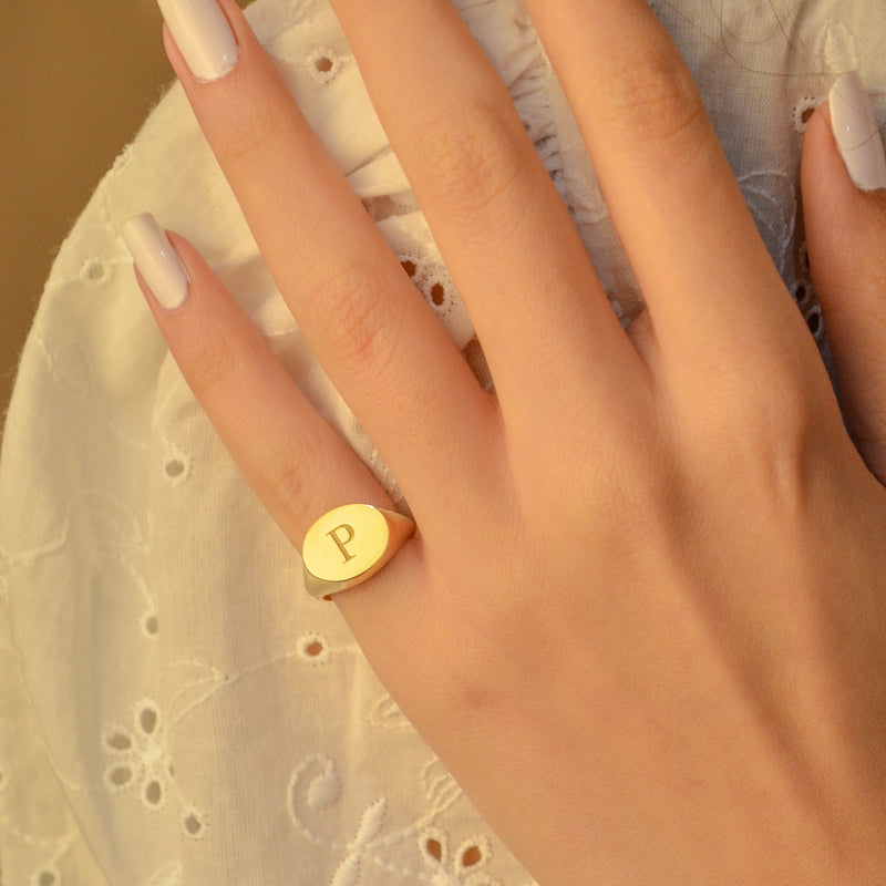 PLAIN LETTERS SIGNET GOLD RING