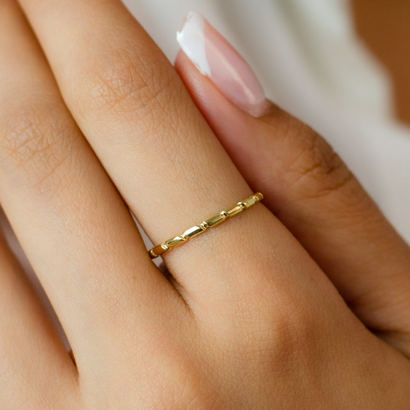 TWISTY SHAPE GOLD RING