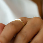 SLEEK LINE GOLD RING