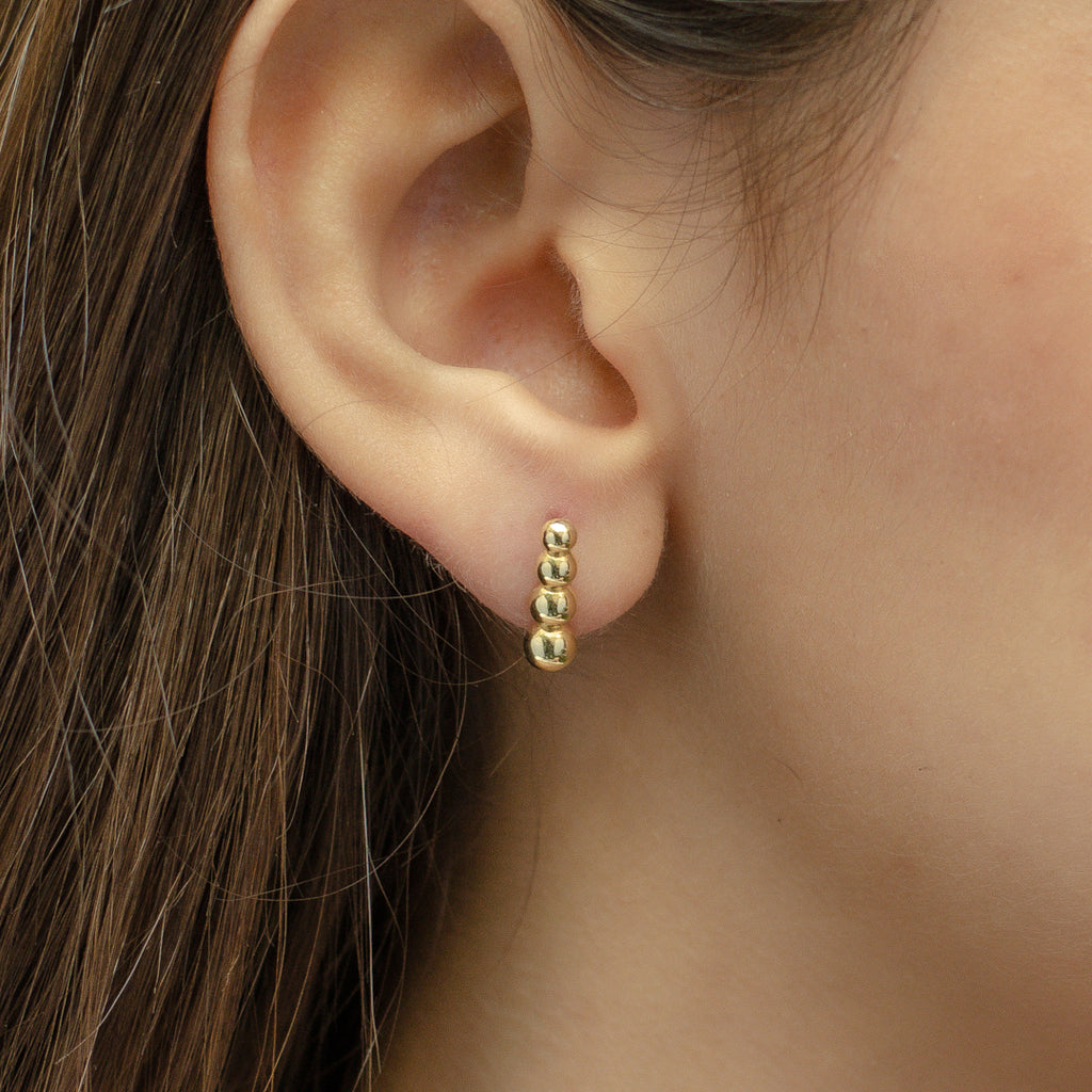 SHINNY LINE OF BEADS STUD GOLD EARRING