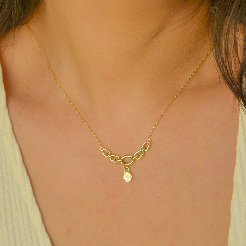 OCTAGON LOCK CHAINED GOLD NECKLACE