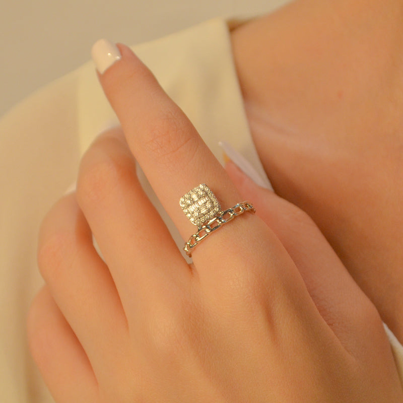 GOURMET BAND WITH ATTACHED SQUARED STONES DIAMOND RING