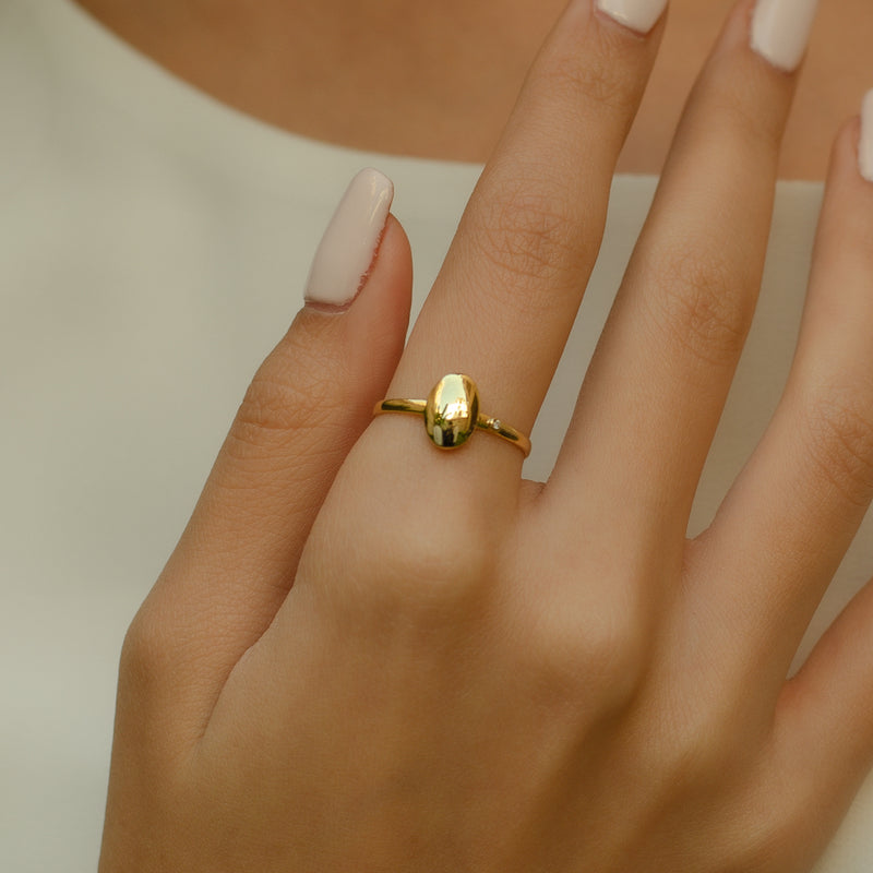 BLOWNED OVAL SHAPED DIAMOND RING