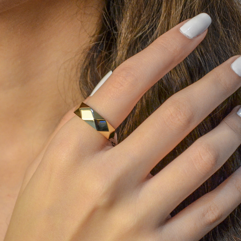 SHINNY PENTAGON SHAPED GOLD RING