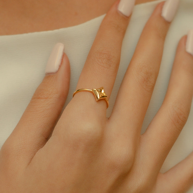 SHINNY POINTED STAR GOLD RING